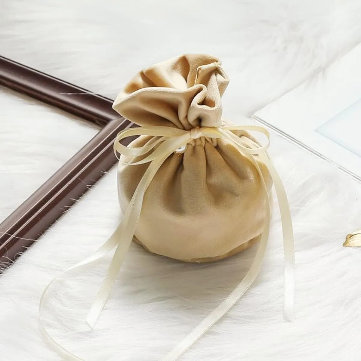 20 Pcs Round Bottom Drawstring Velvet Gift Bags Jewelry Pouches with Pearl Bead,for Wedding Favors,Christmas,Party Favors,Birthday,Champagne