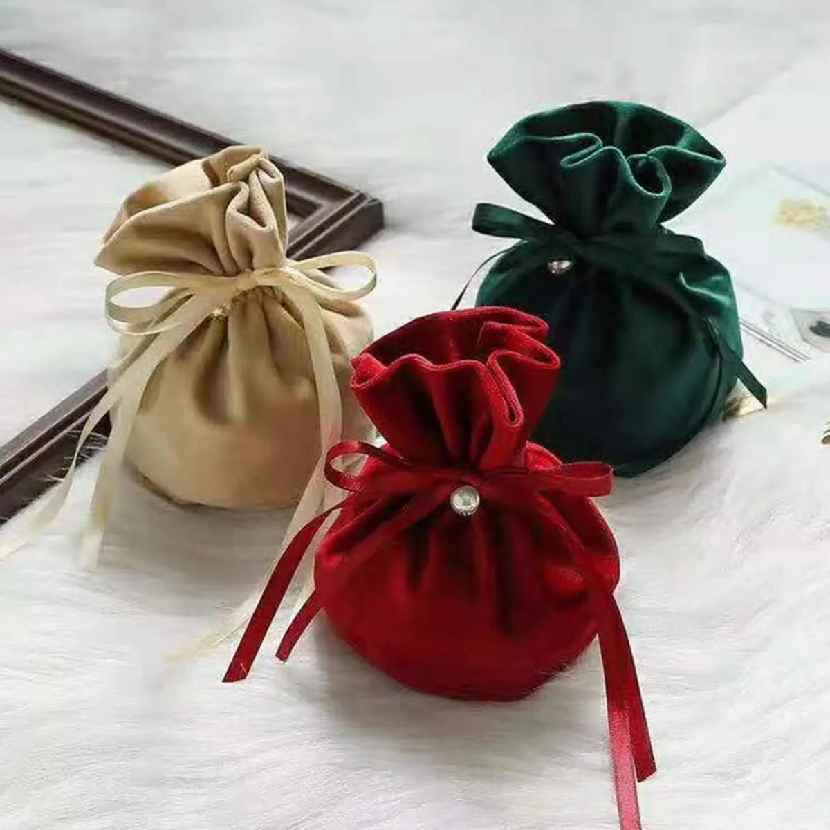 20 Pcs Round Bottom Drawstring Velvet Gift Bags Jewelry Pouches with Pearl Bead,for Wedding Favors,Christmas,Party Favors,Birthday,Champagne