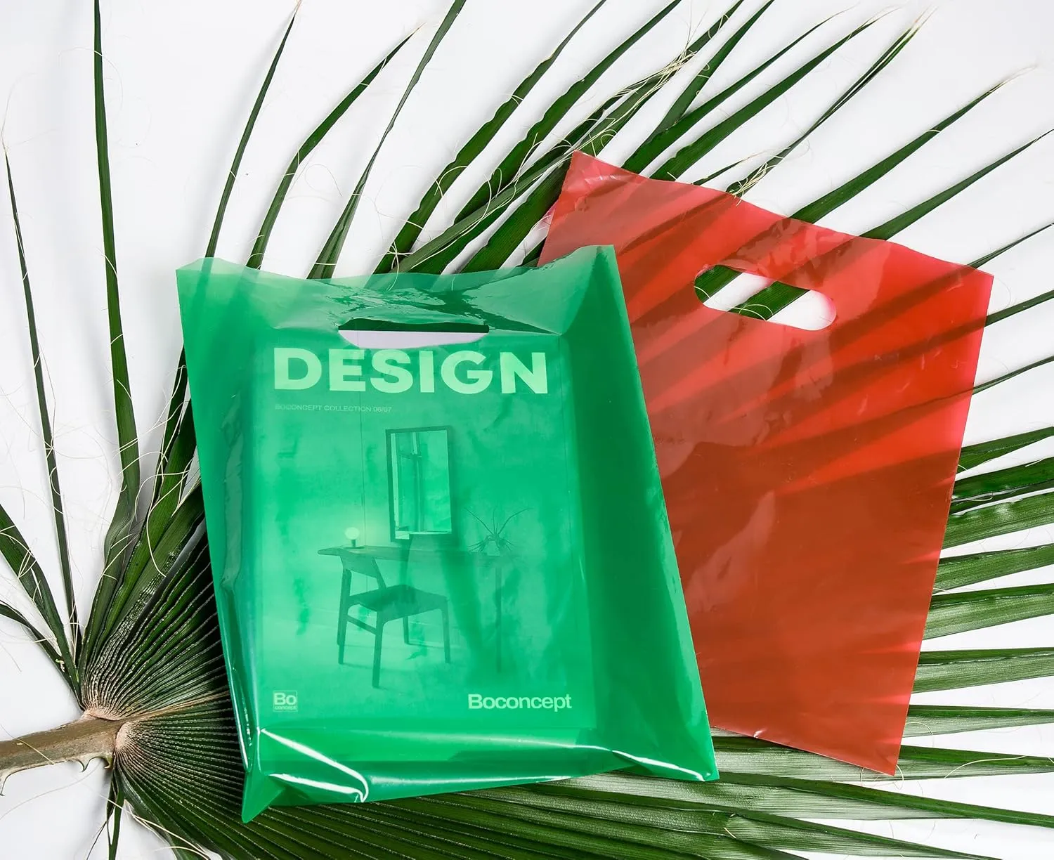 200 Red & Green Merchandise Bags1.5Mil Thick 100 Red and 100 Green 9"x12" Glossy Suitable for Retail And Boutique With Handles