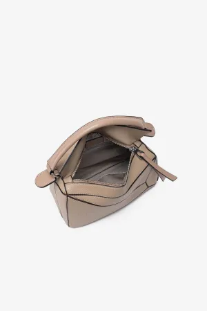 ACOLLIE the unique design crossbody bag is fashionable, stylish, soft, French essence, fashionable and popular bags
