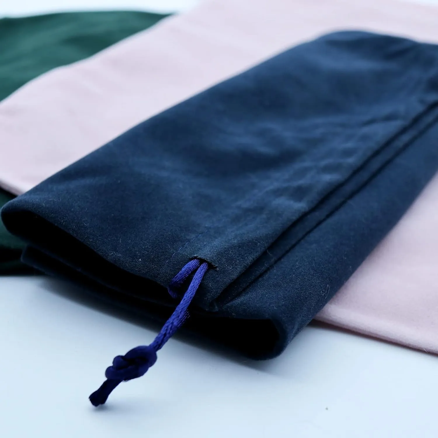 Aestivate 8 Pack Large Velvet Drawstring Pouch, Velvet Bag 8×10 Inch Storage Bag Cosmetics Pouches Dust Bag 8 Pieces (Navy Blue)