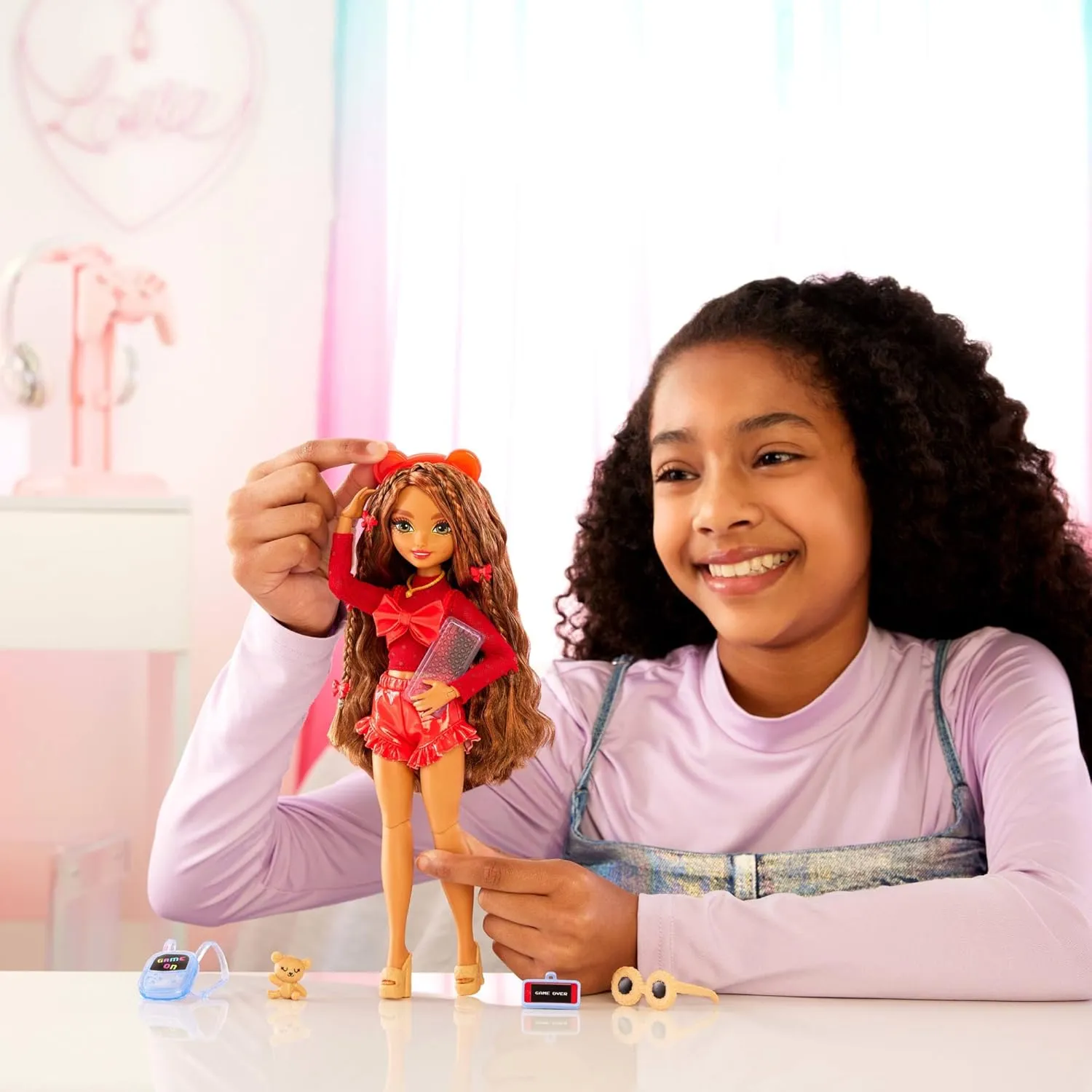 Barbie Dream Besties Doll & Accessories Playset, Teresa Posable Fashion Doll with Brown Hair & Hair Clips, 10 Video Game-Themed Pieces