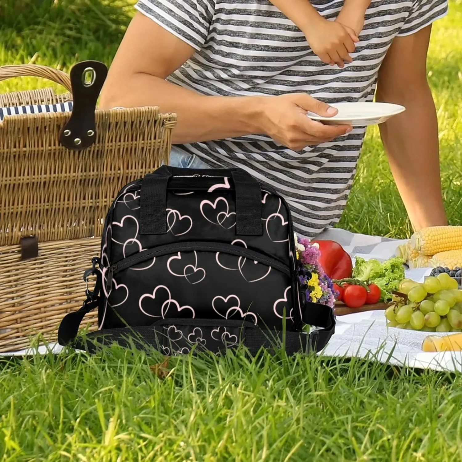 cfpolar Cute Love Heart Insulated Lunch Bag for Women, Black Love Heart Leakproof Cooler Tote Bag Thermal Lunch Box Meal Prep Bags with Adjustable Shoulder Strap for Work, Beach, Picnic Outdoor