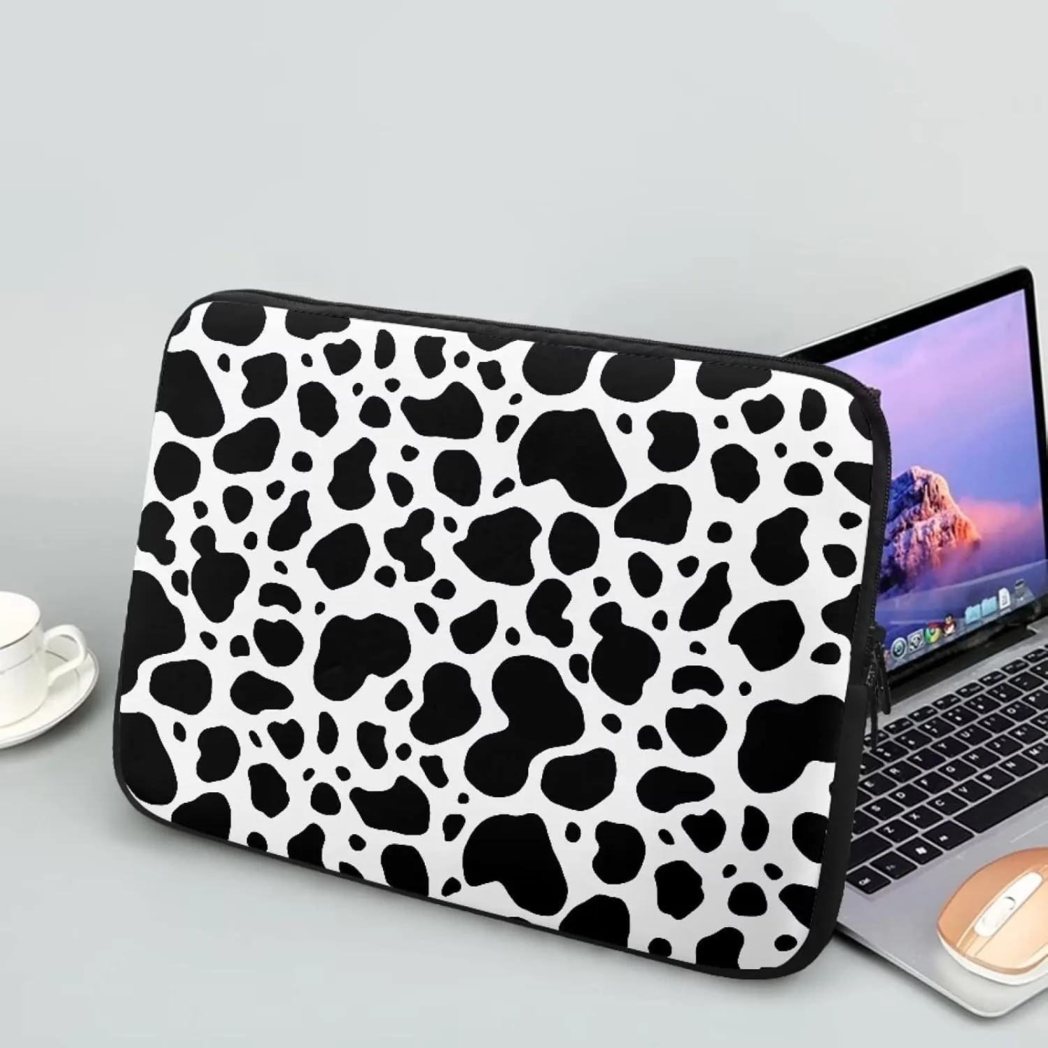 Gomyblomy Cow Print 15 Inch Durable Computer Bag, Portable Waterproof Laptop Case, Lightweight Shockproof Briefcase, Computer Decoration for Men & Women