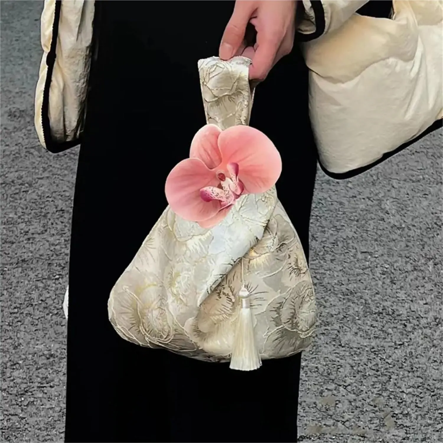 Knot Wrist Bag Storage Bags Flower Pendant Temperament Cheongsam Accessories Handbag Small Item Pouch Tassel Knot Wrist Bag