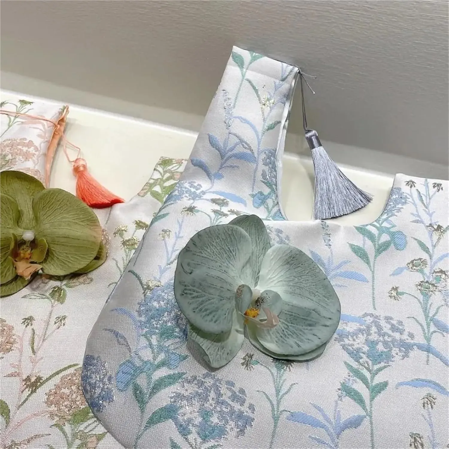 Knot Wrist Bag Storage Bags Flower Pendant Temperament Cheongsam Accessories Handbag Small Item Pouch Tassel Knot Wrist Bag