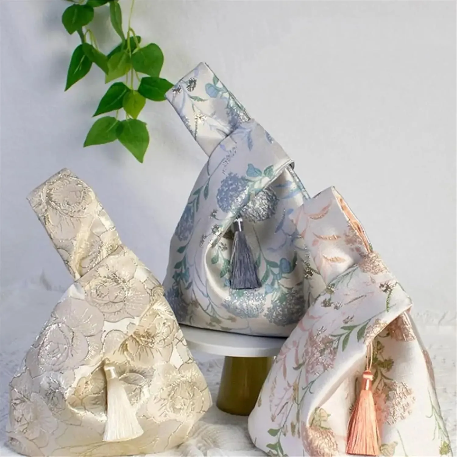 Knot Wrist Bag Storage Bags Flower Pendant Temperament Cheongsam Accessories Handbag Small Item Pouch Tassel Knot Wrist Bag