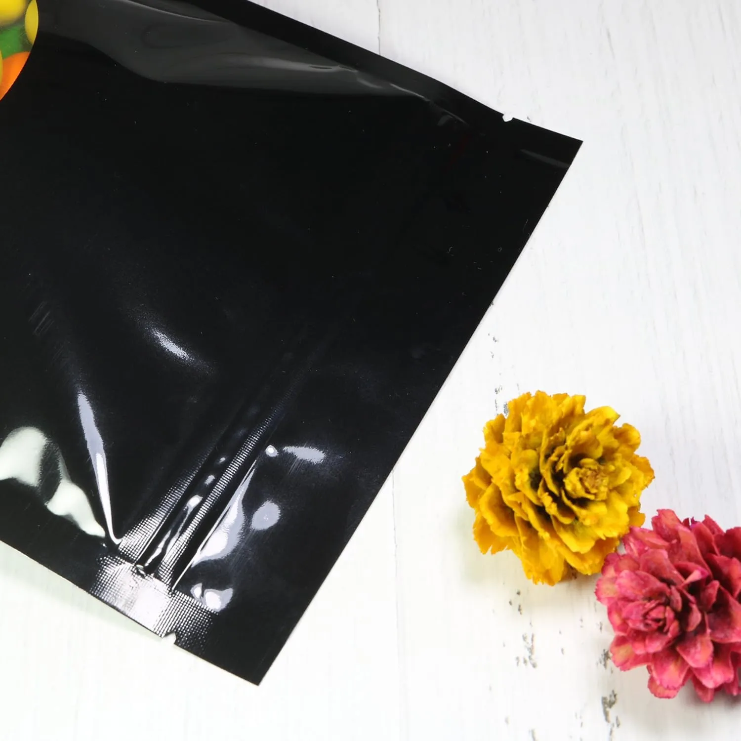 QQ Studio Pack of 100 Glossy Colored Mylar Foil Stand-Up Zip Seal Bags w/Clear Round Window (Glossy Black, 4.7 inches x 7.1 inches)