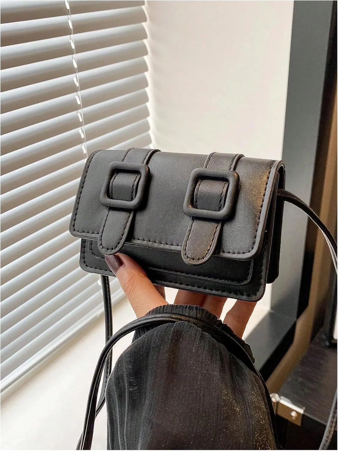 QWINEE Women's Buckle Decor Flap Bag Minimalist Shoulder Handbag Chain Detail Clutch Purse Solid Crossbody Bags