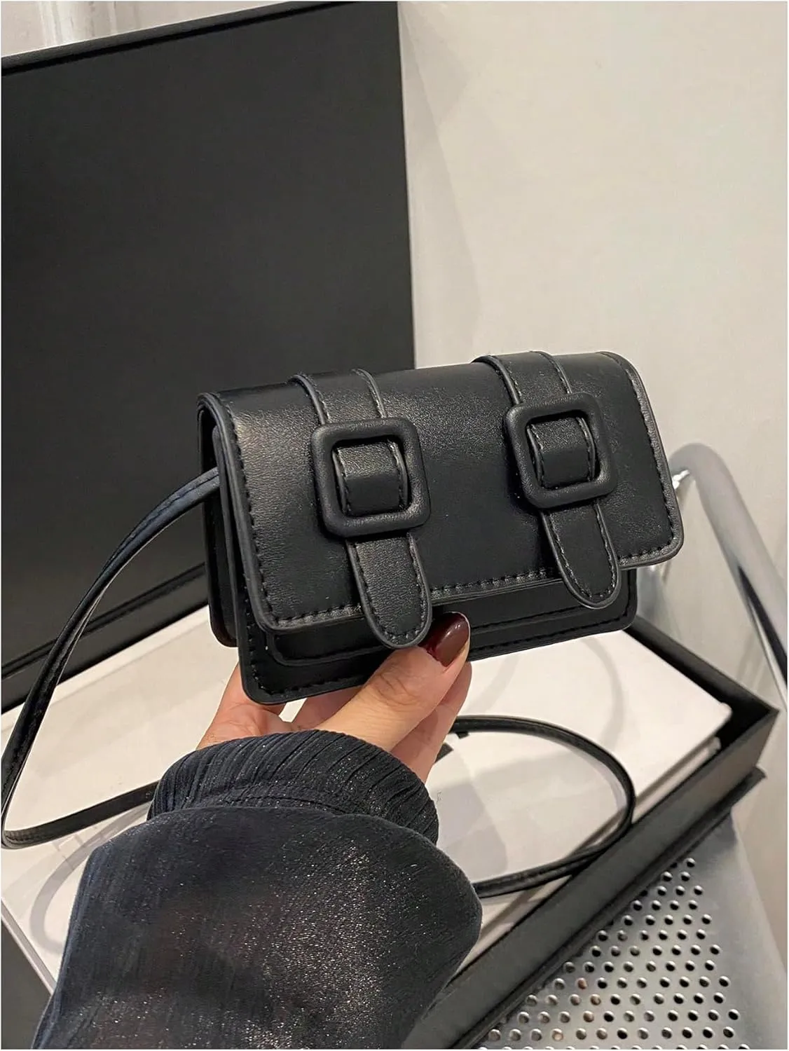 QWINEE Women's Buckle Decor Flap Bag Minimalist Shoulder Handbag Chain Detail Clutch Purse Solid Crossbody Bags