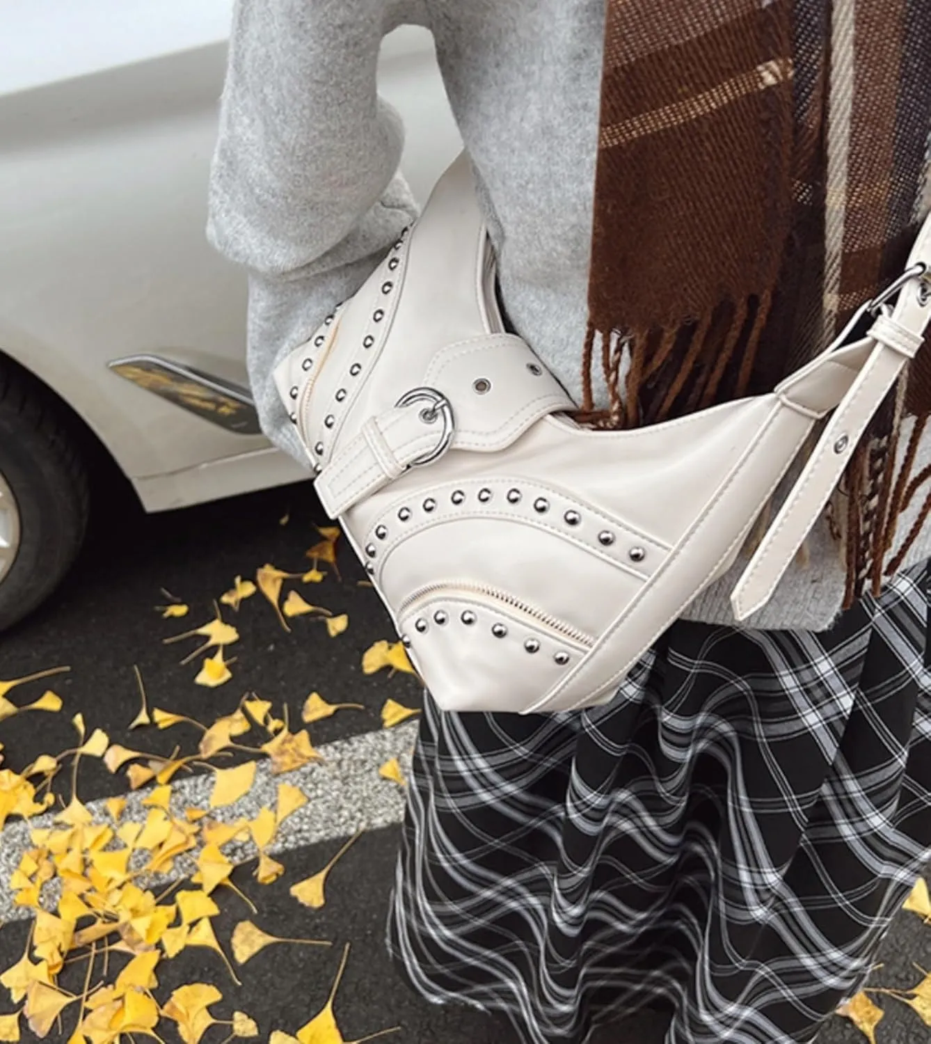 Studded Shoulder Bags Grunge Purse for Women Faux Leather Hobo Purse Y2k Dumpling Bag Summer 2000s Streetwear