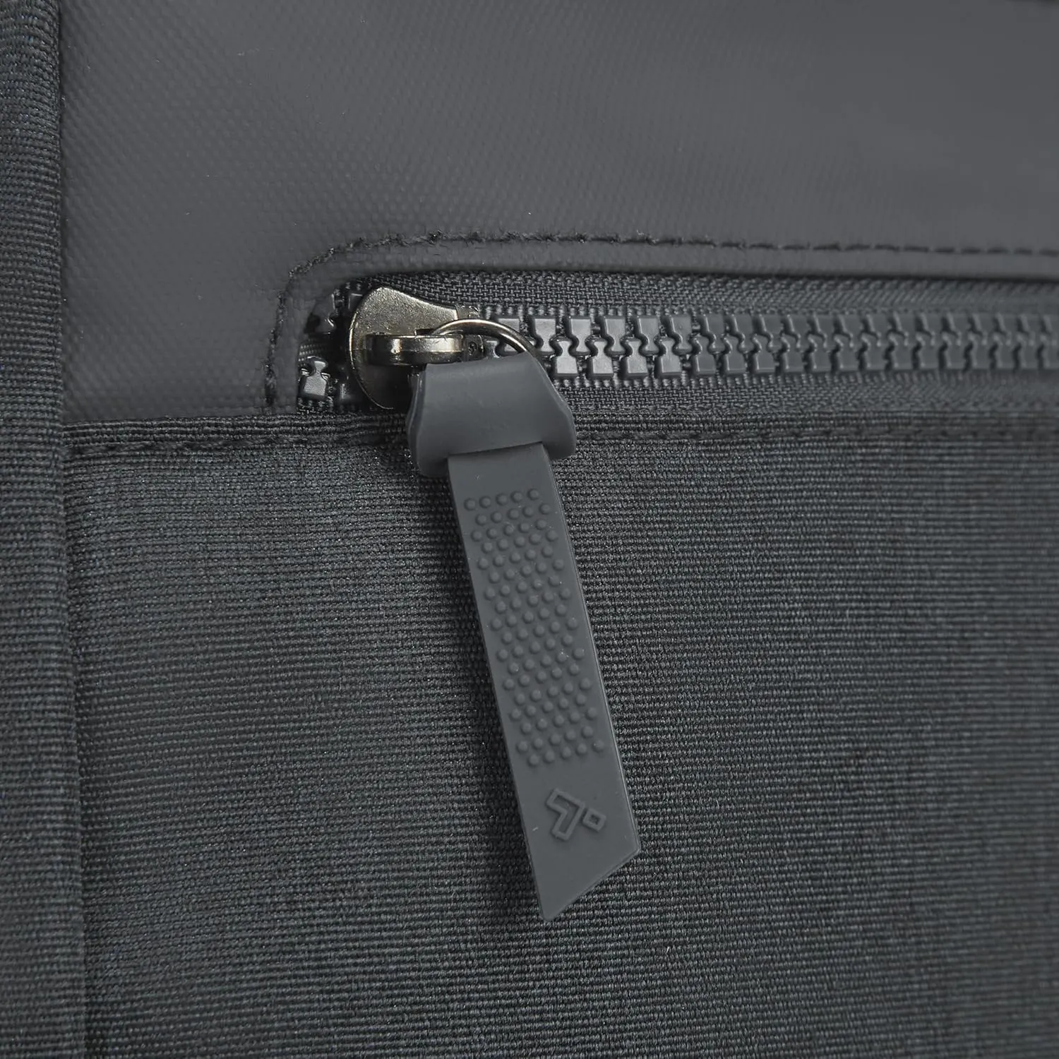 Travelon Anti-Theft Metro Saddle Crossbody