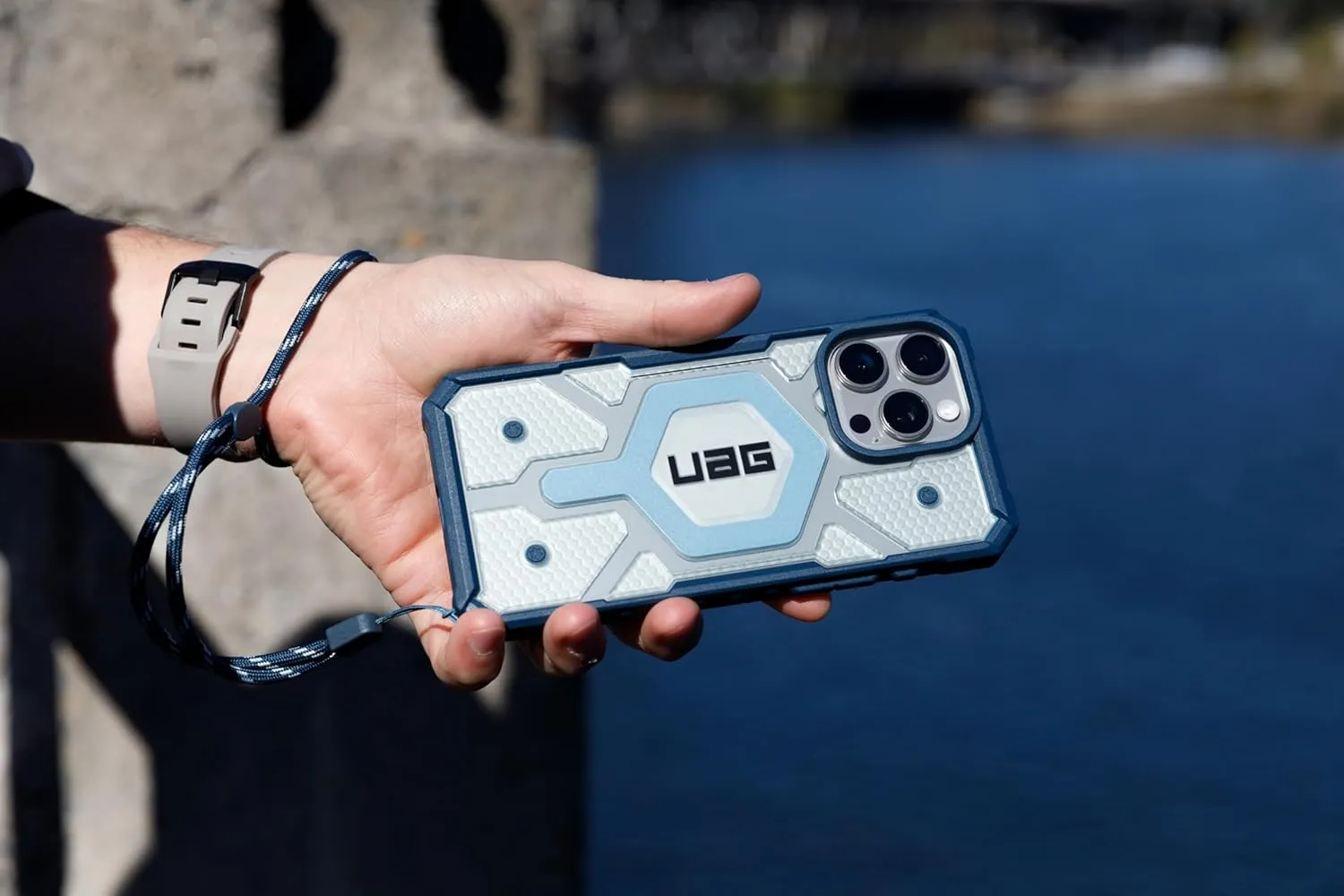 URBAN ARMOR GEAR UAG Designed for iPhone 16 Pro Max Case 6.9" Pathfinder Clear - Compatible with MagSafe Charging Rugged Shockproof Anti-Slip Military Grade Protective Cover, Ice