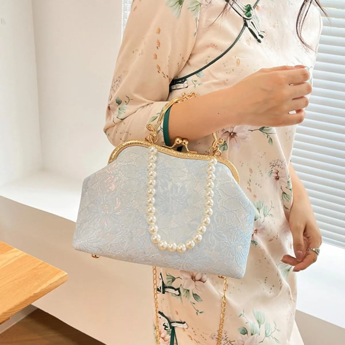 Vintage Pearl Purses for Women with Embroidered Floral Lace Large Capacity Evening Handbag Shoulder Crossbody Bags
