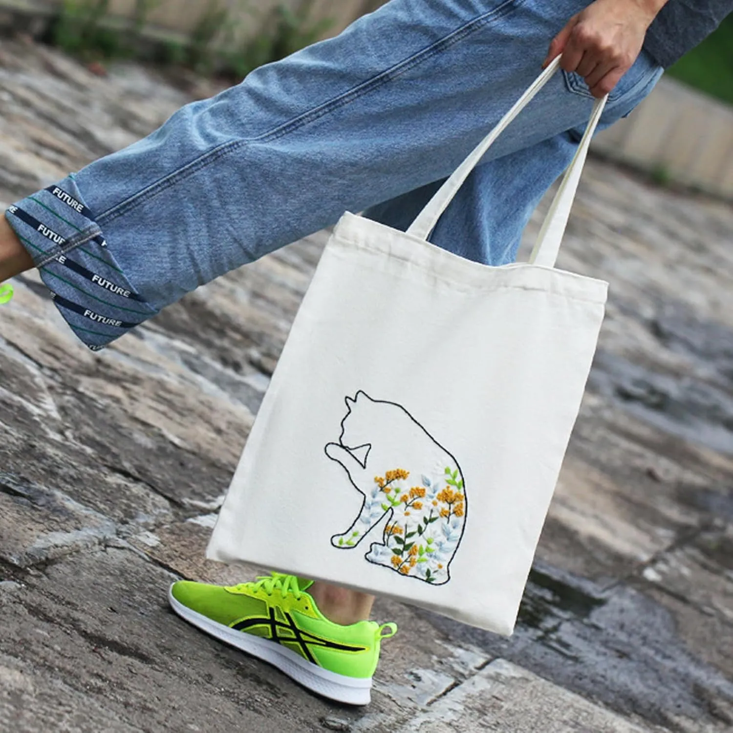 Yououii Canvas Handbag Embroidery Kit, DIY Craft Tote Bag Beginner Embroidery Kit Include Embroidery Hoops Color Threads Needle, Stamped Embroidery Kit for Creative Gift (#A)